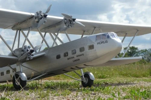 Horus Handley Page 42